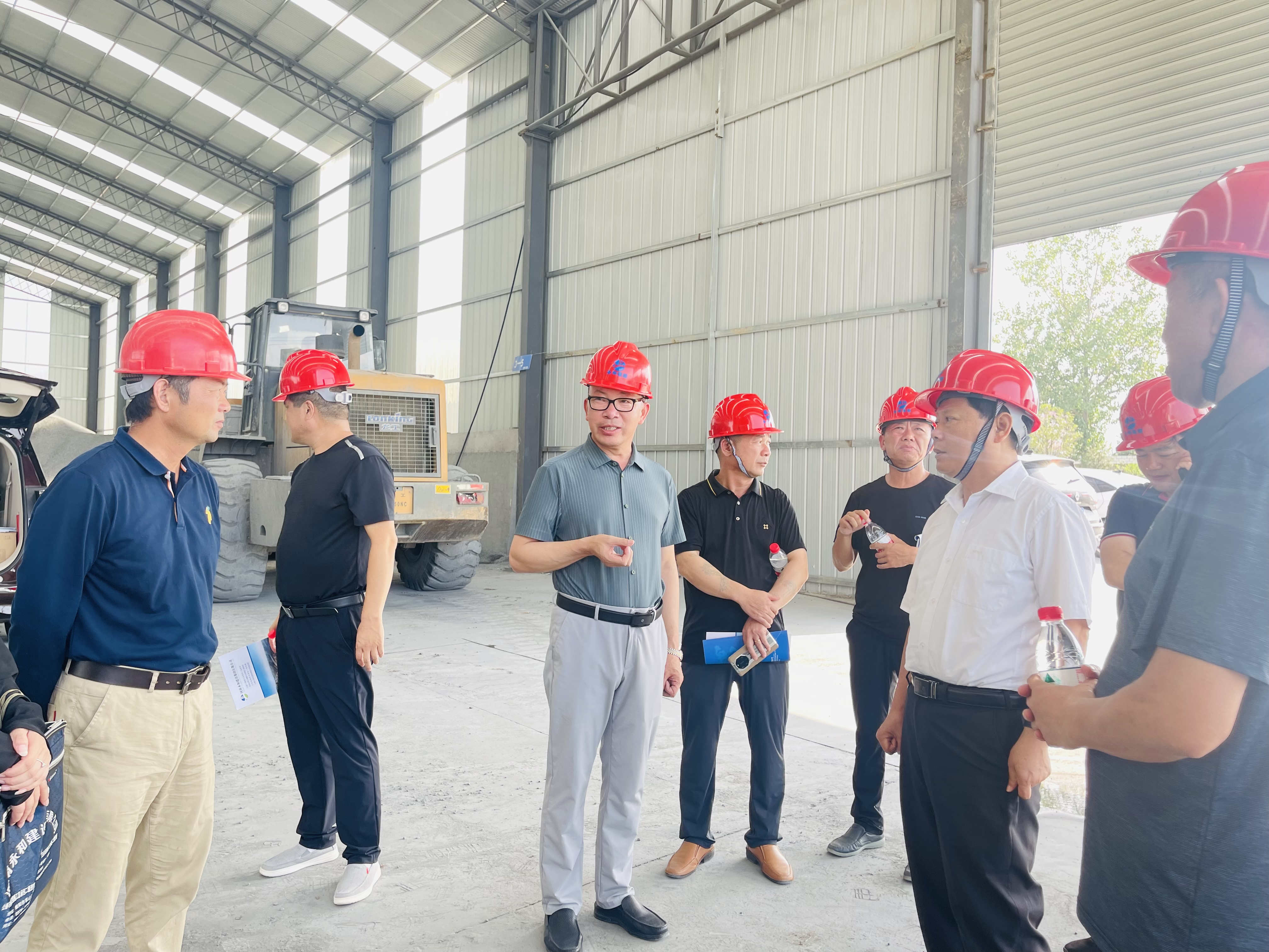 信陽(yáng)市公路事業(yè)發(fā)展中心、信陽(yáng)市公路局、107國(guó)道建設(shè)工程指揮部、中國(guó)中冶信陽(yáng)項(xiàng)目部等單位蒞臨河南永和建設(shè)集團(tuán)檢查指導(dǎo)工作